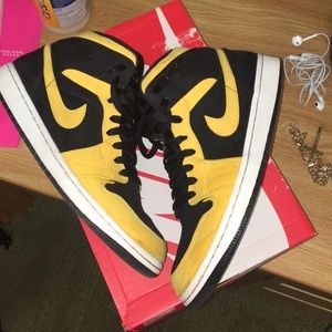Jordan 1 Reverse New Love